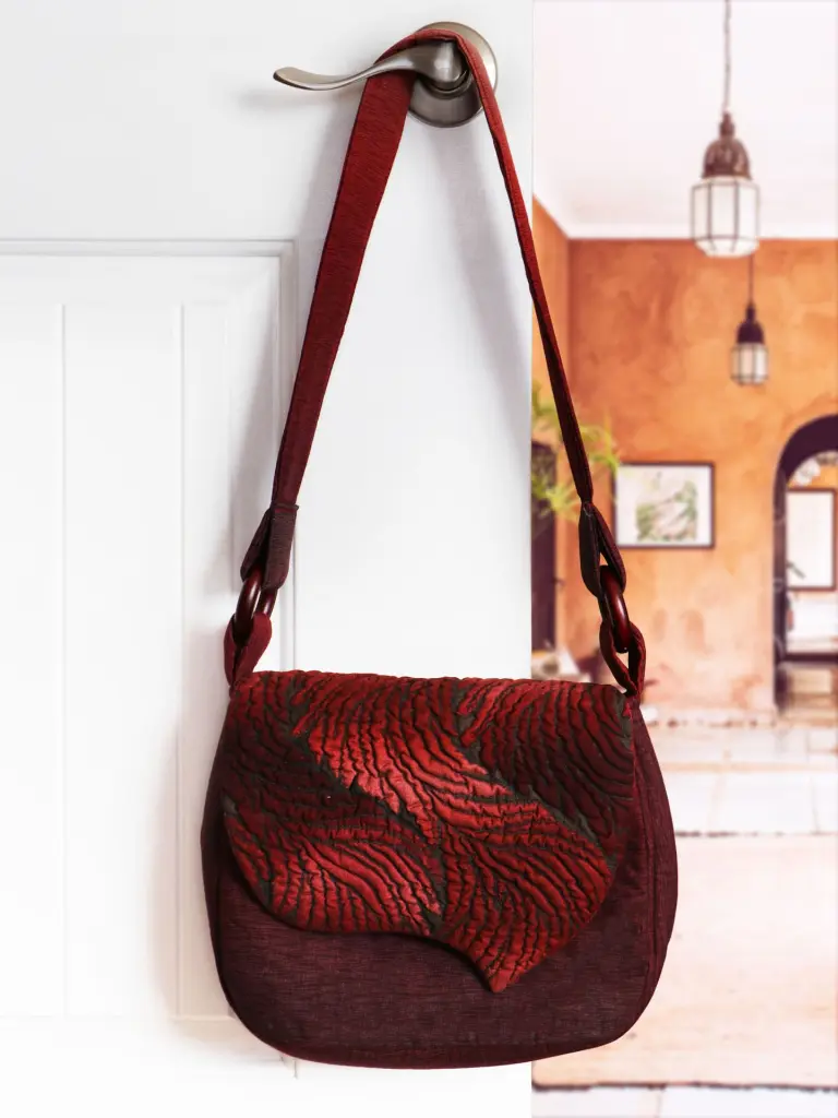 SerenityShoulderBag2-IMG_01322-lifestyle-opt.webp