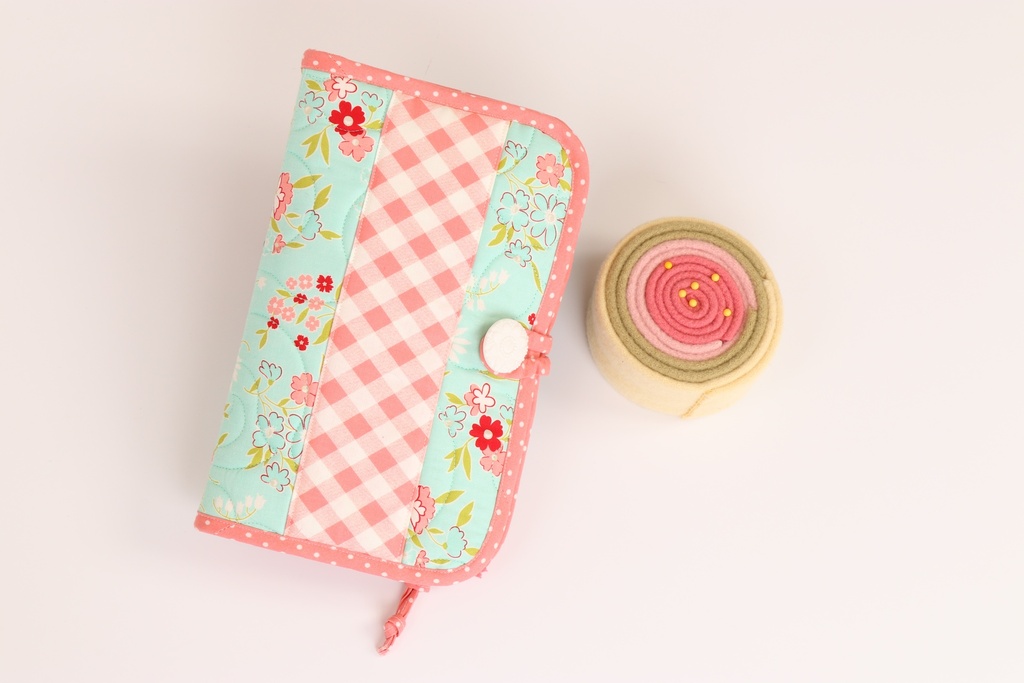 Model - Needle Case & Wool Pincushion #08