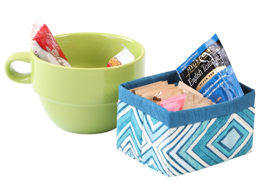 Model - Contain Yourself #06