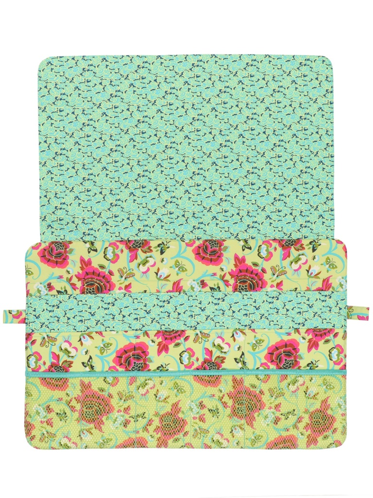 Model - Hang In There #04