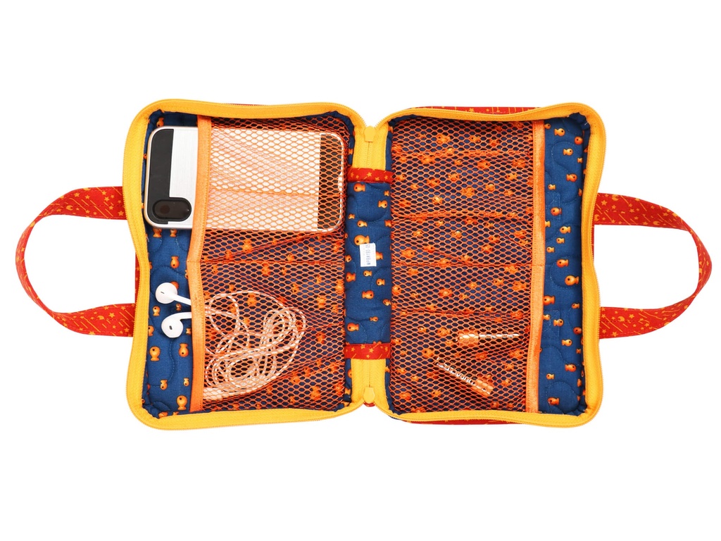 Model - Tech Tote #05