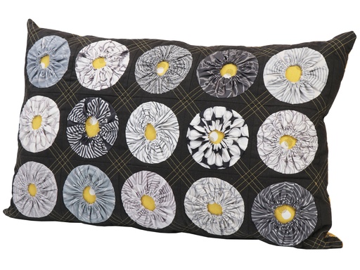 [M-LWD209-01] Model - Lounge Around Pillows #01