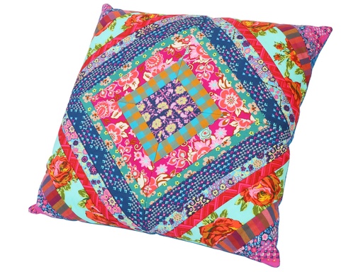 [M-LWD211-02] Model - Gypsy Pillows #2 