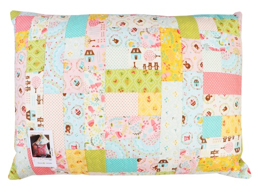 [M-LWD206-02] Model - Snuggle Pillow #02