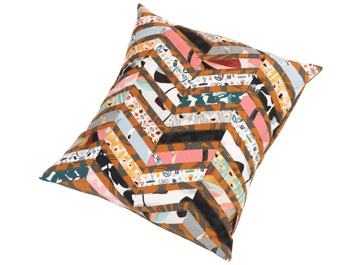 [M-LWD202-02] Model - Chevron Pillows #02