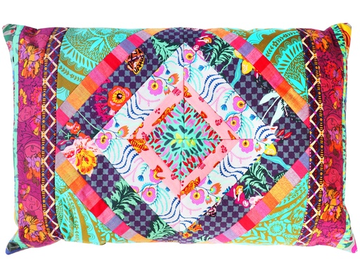 [M-LWD211-04] Model - Gypsy Pillows #04